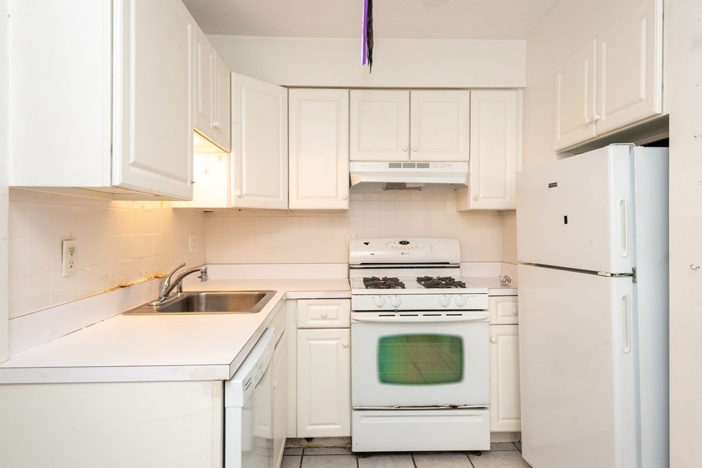 120 Lanark Road Unit: 3