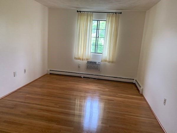 655 Sawmill Brook Parkway Unit: 18