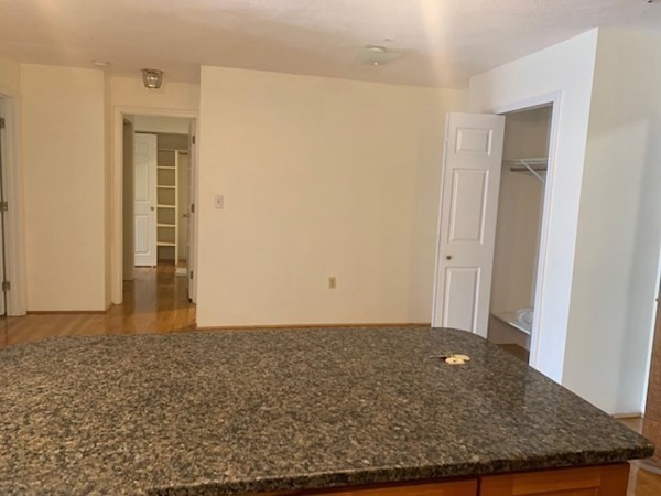 655 Sawmill Brook Parkway Unit: 18