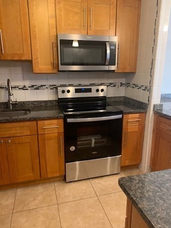 655 Sawmill Brook Parkway Unit: 18