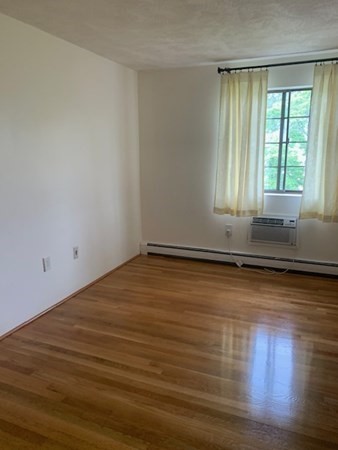 655 Sawmill Brook Parkway Unit: 18