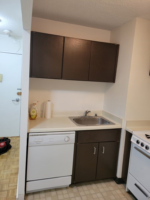 44 Washington St Unit: 403