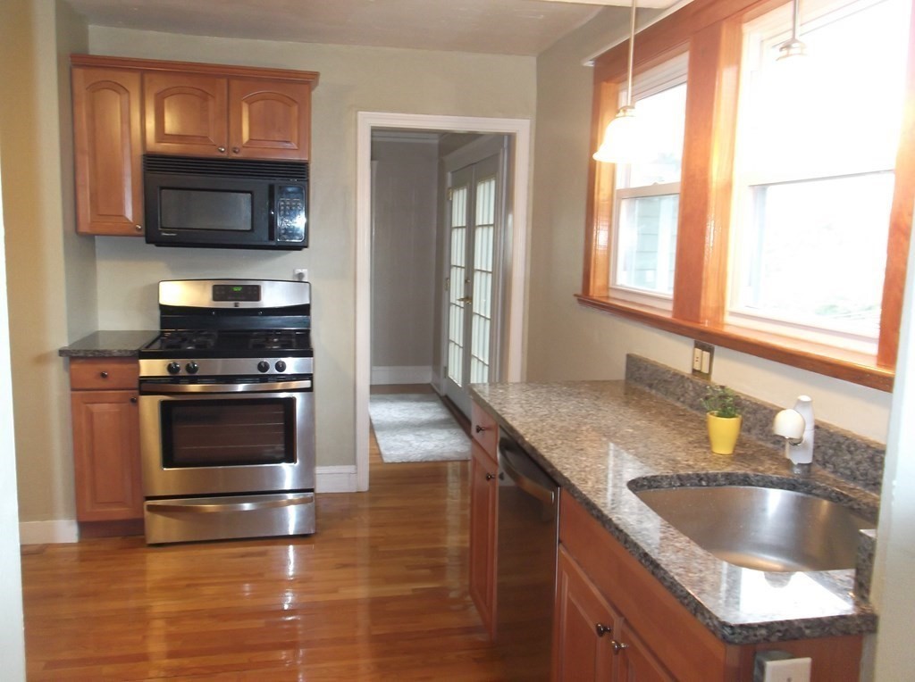 105 Ripley St Unit: 105