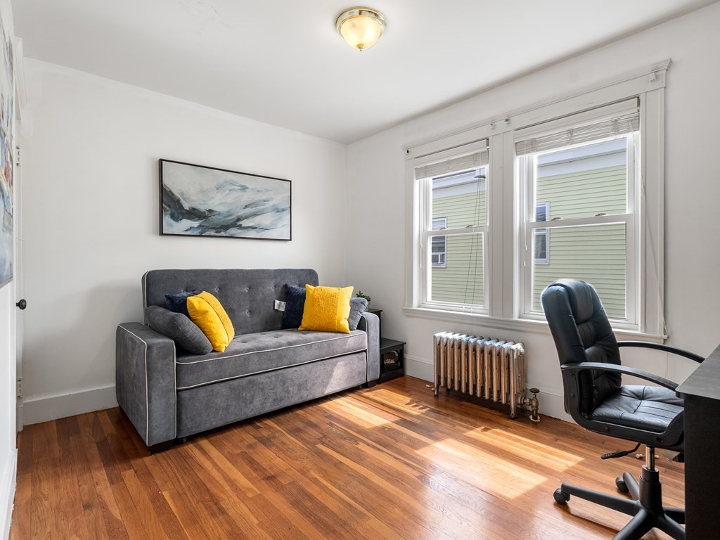 644 Hyde Park Ave Unit: 3R