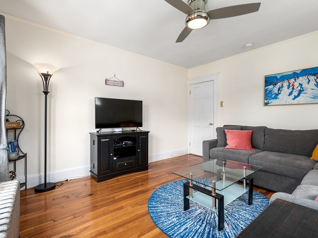 644 Hyde Park Ave Unit: 3R