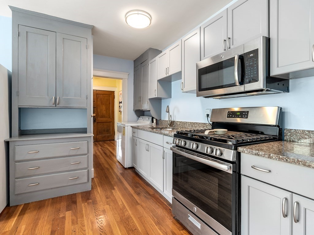 644 Hyde Park Ave Unit: 3R