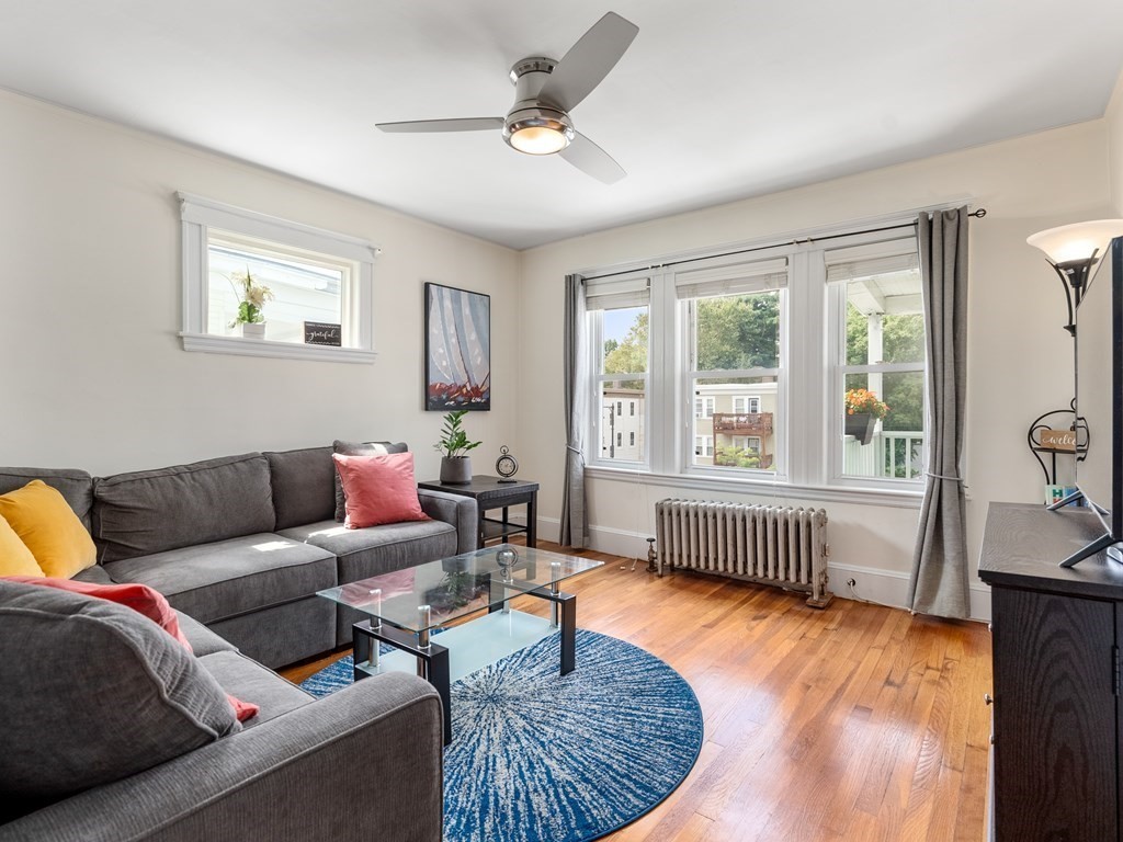 644 Hyde Park Ave Unit: 3R