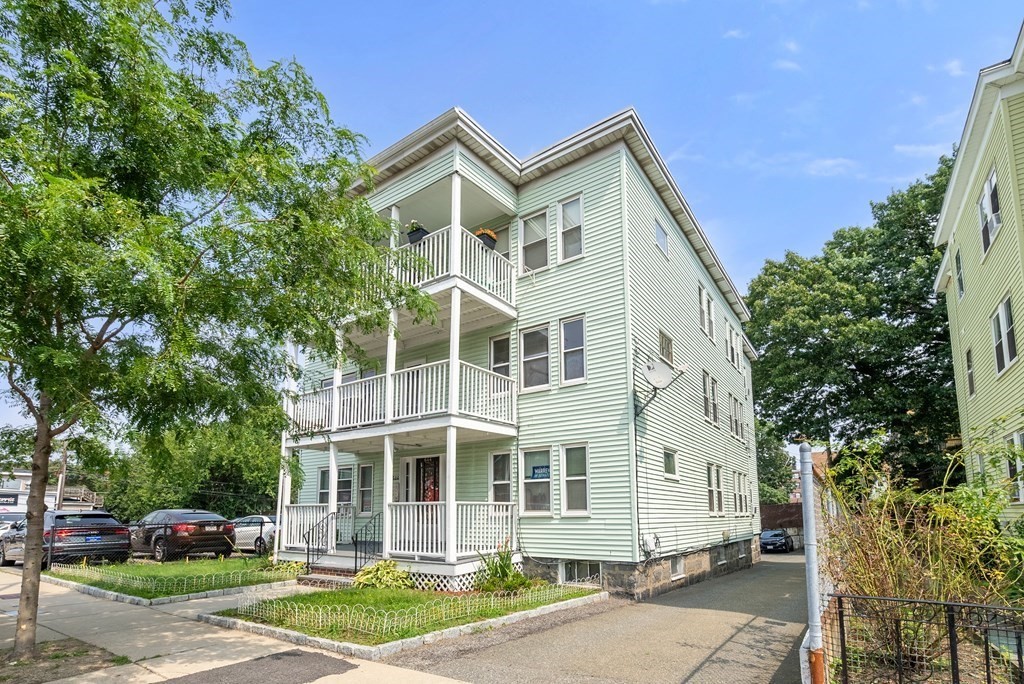 644 Hyde Park Ave Unit: 3R