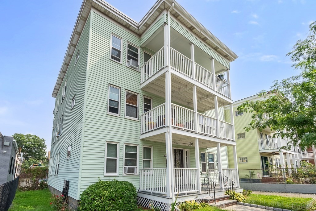 644 Hyde Park Ave Unit: 3R