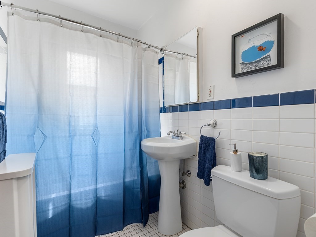 644 Hyde Park Ave Unit: 3R