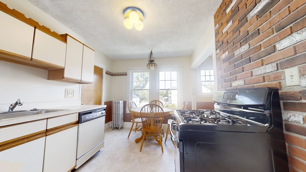 104-106 Waverley Ave