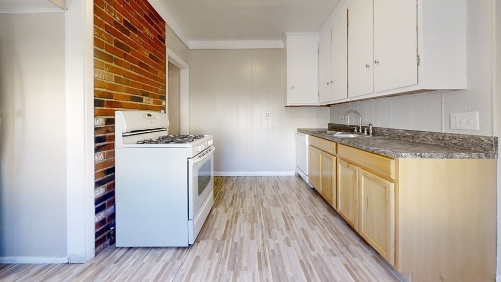 104-106 Waverley Ave