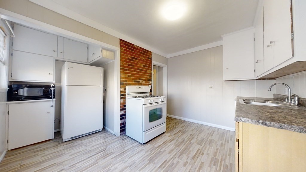 104-106 Waverley Ave