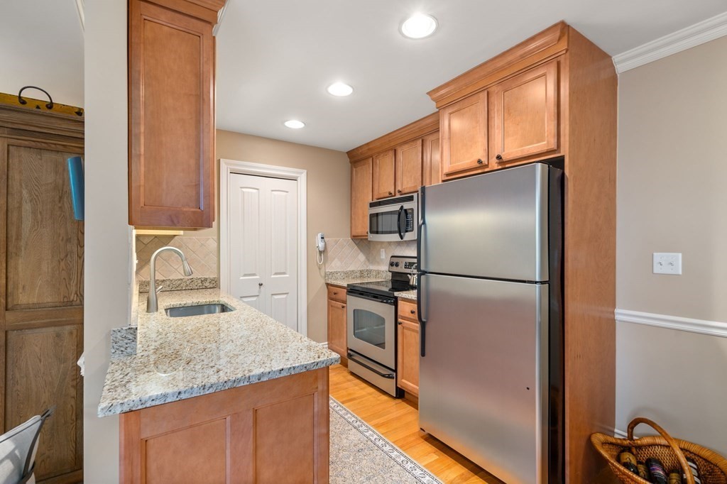 12 Russell Rd Unit: 304