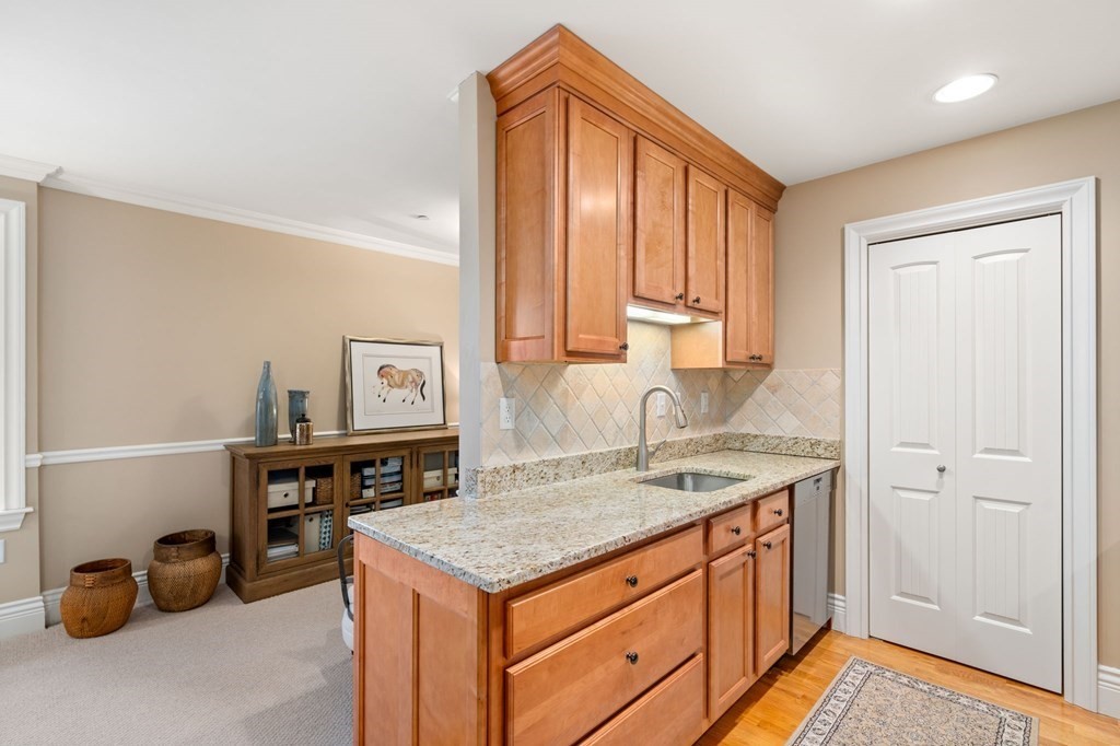 12 Russell Rd Unit: 304