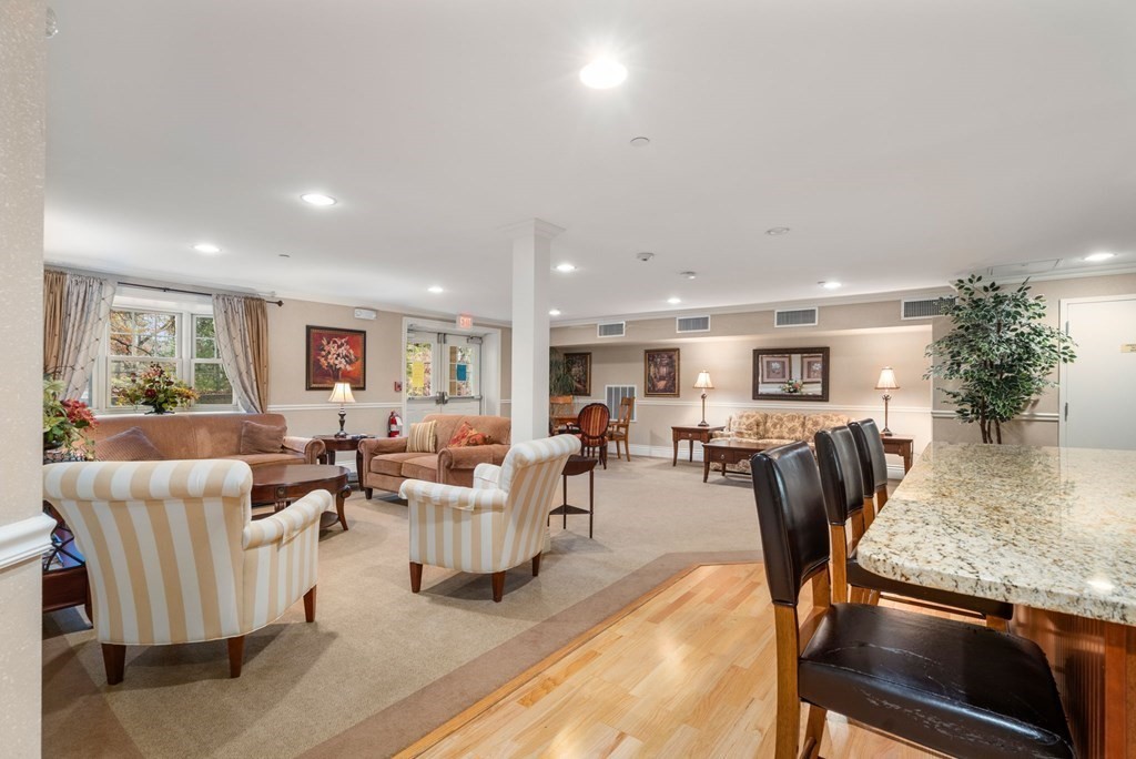 12 Russell Rd Unit: 304