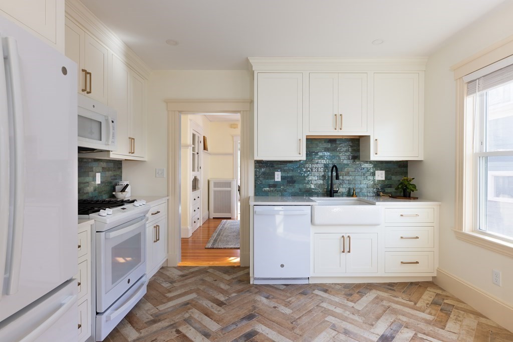 46 Amsden St Unit: 46