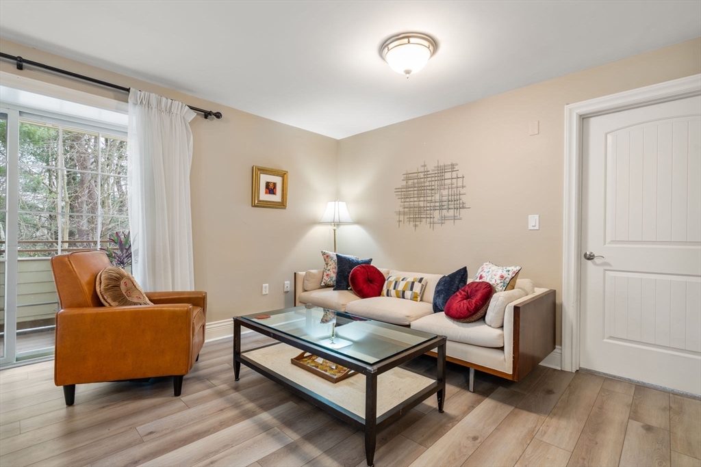 12 Russell Rd Unit: 207