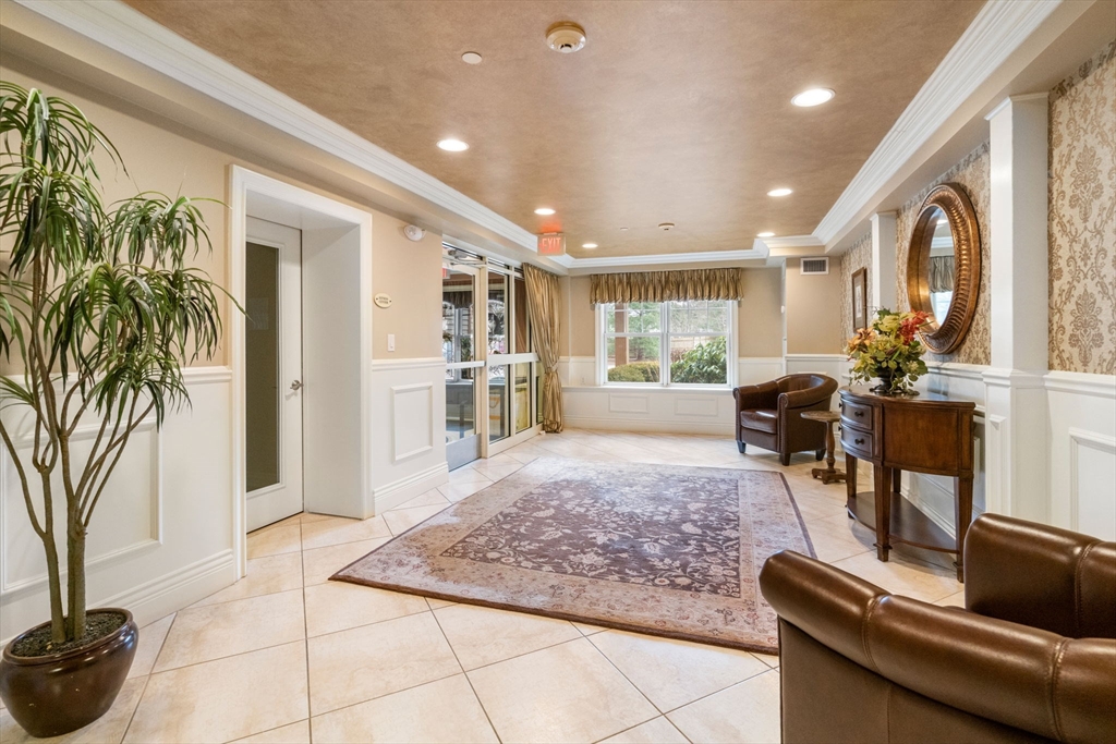 12 Russell Rd Unit: 207