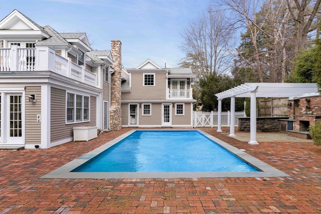 46 Woodman Road