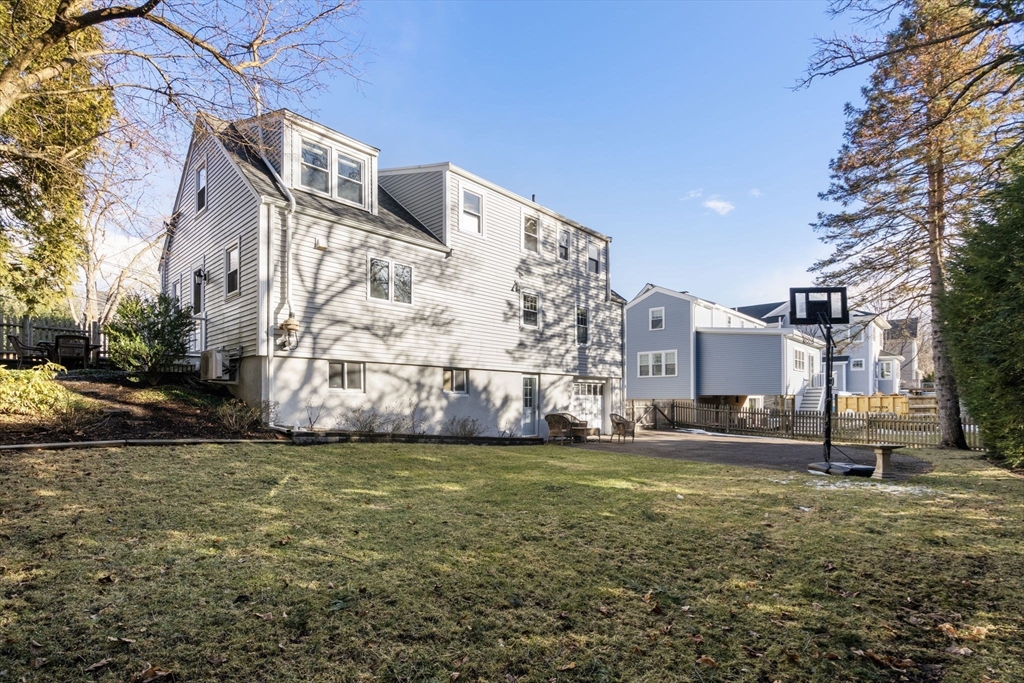 51 Emerson Rd
