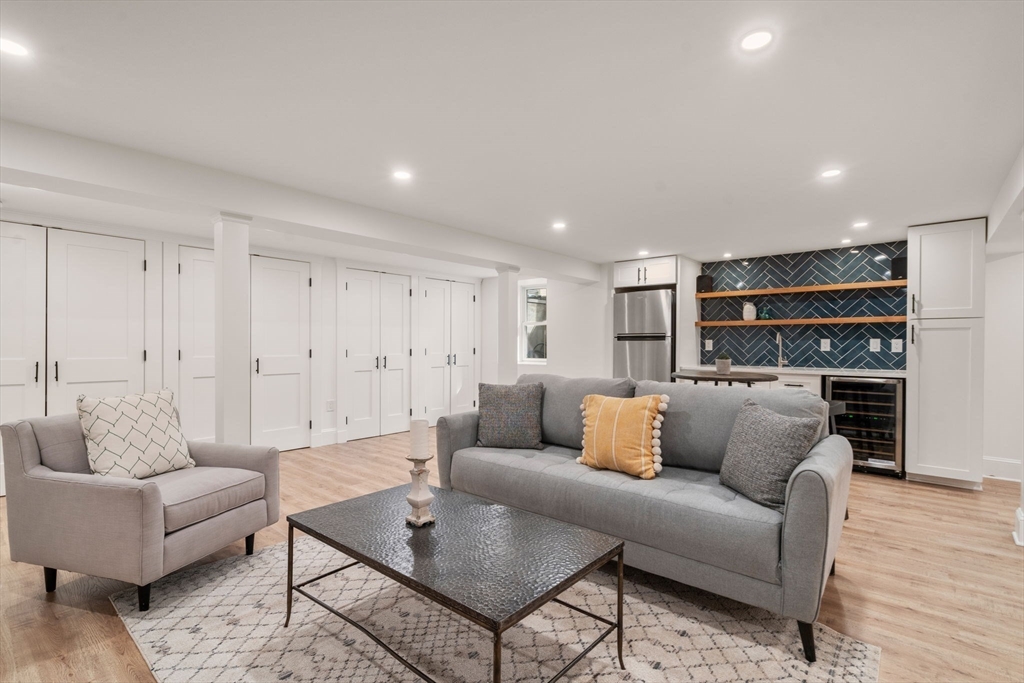 111 Elgin St