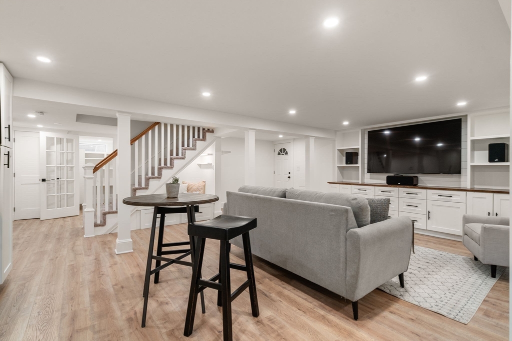 111 Elgin St