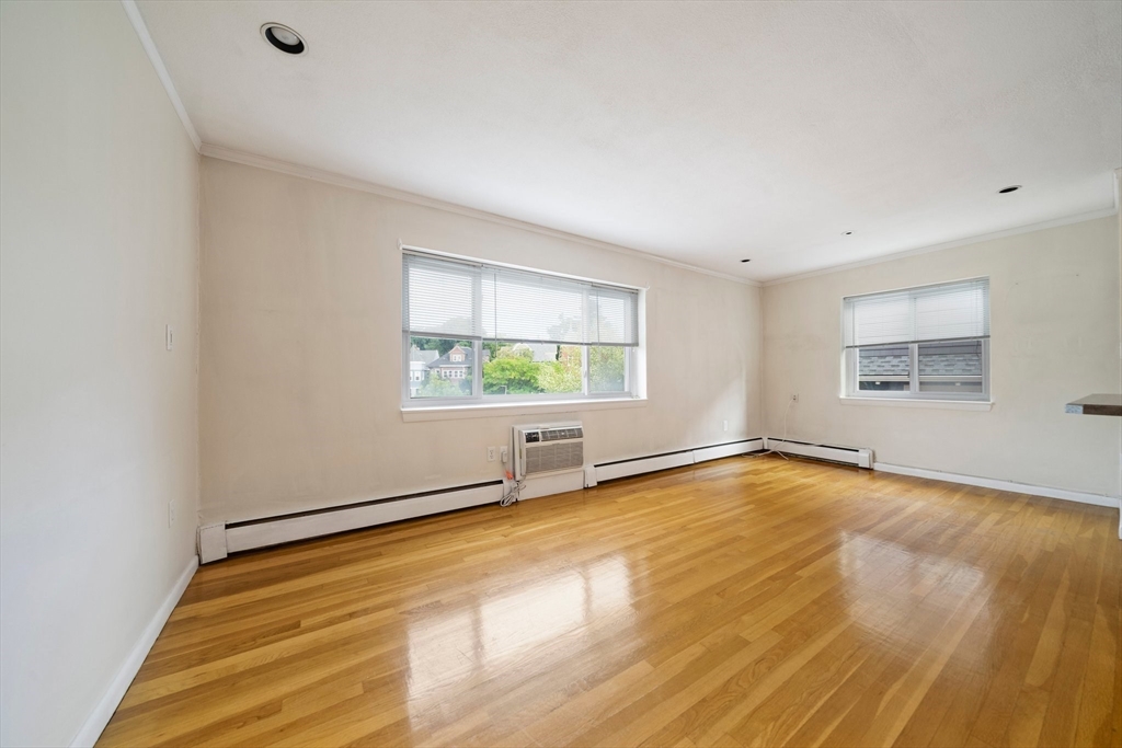 425 S Huntington Ave # 8