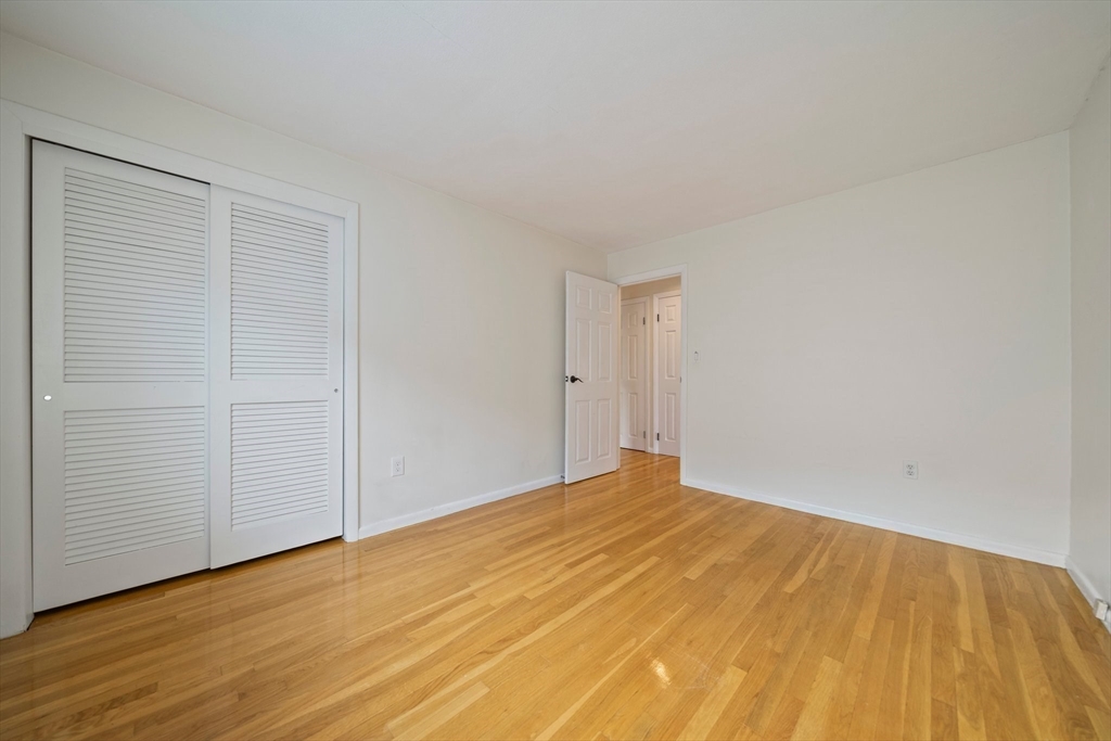 425 S Huntington Ave # 8