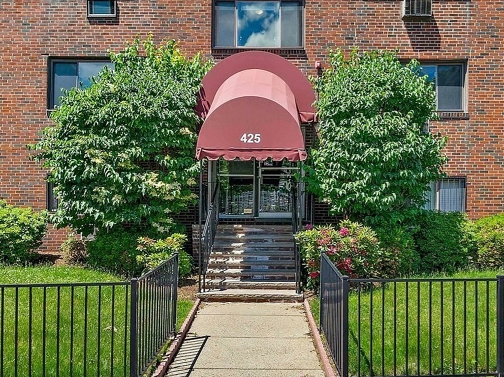 425 S Huntington Ave # 8