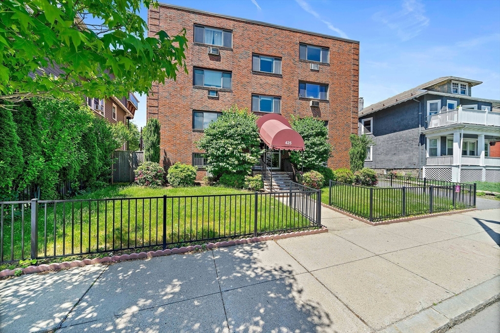 425 S Huntington Ave # 8