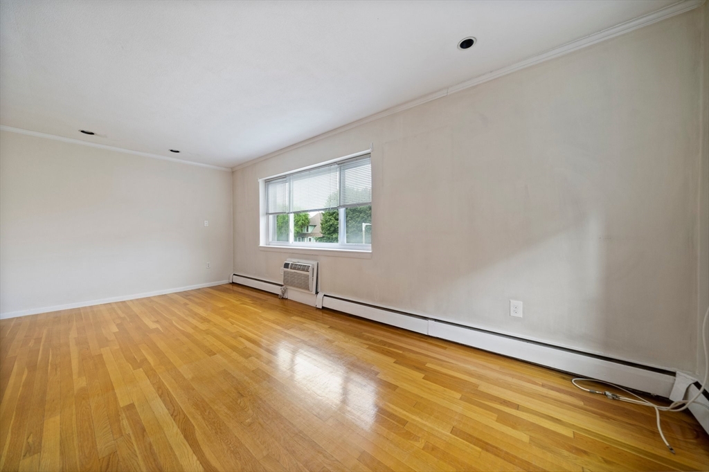 425 S Huntington Ave # 8