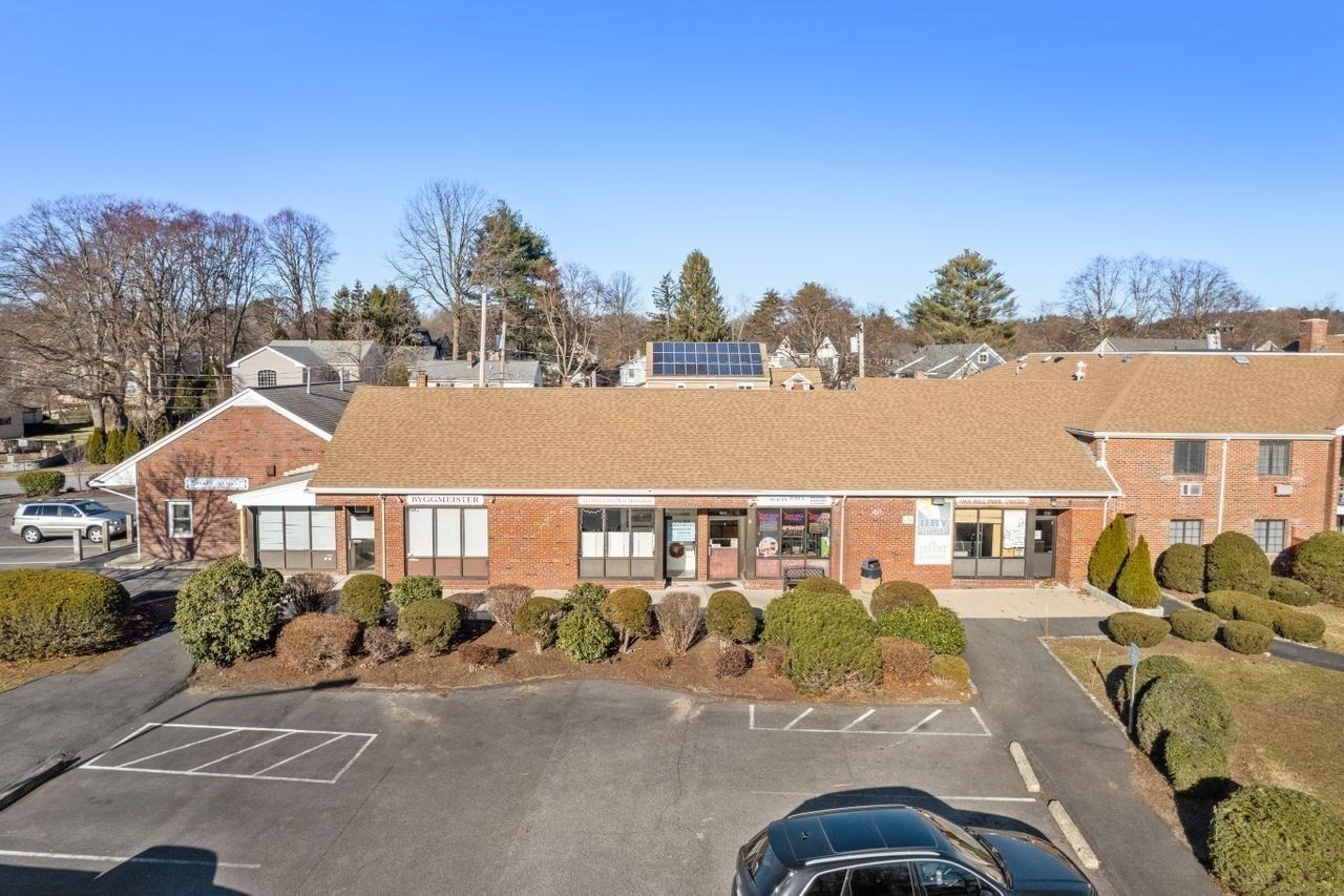 655 Saw Mill Brook Pkwy Unit: E