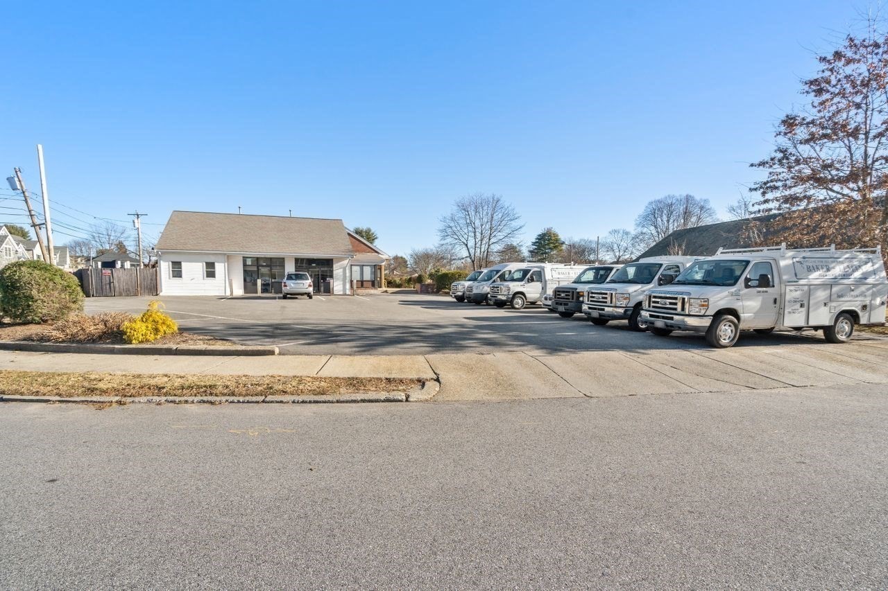 655 Saw Mill Brook Pkwy Unit: E