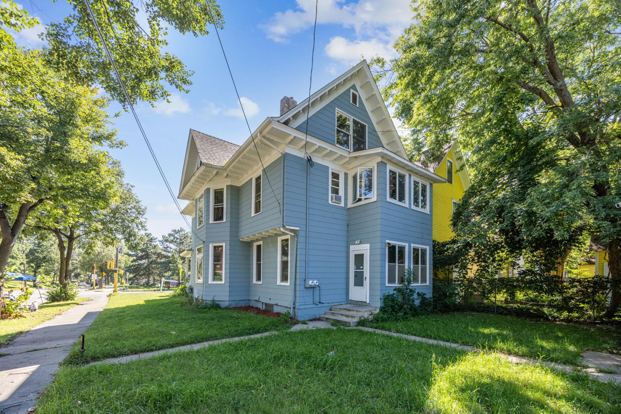 2827 Lyndale Avenue N