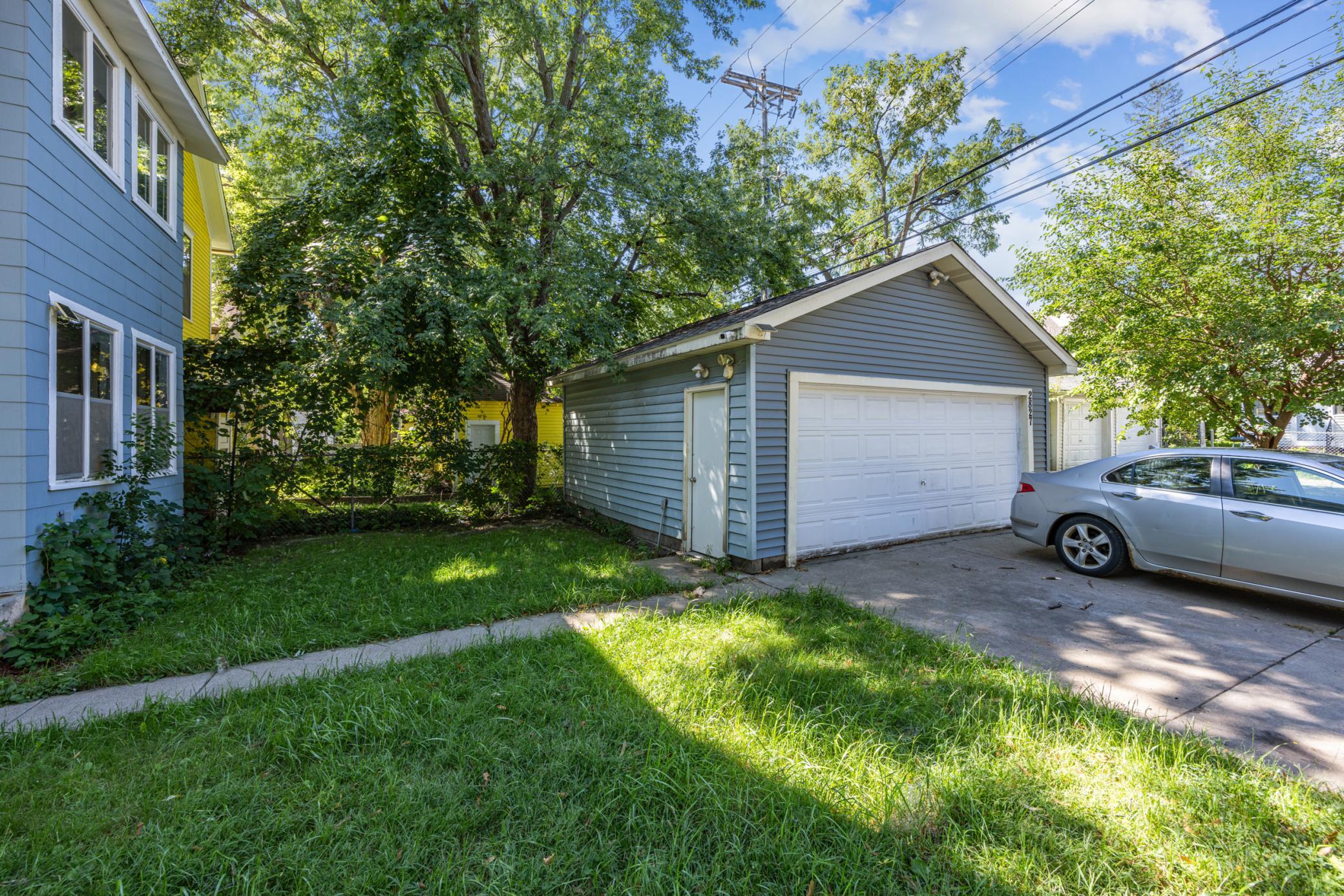 2827 Lyndale Avenue N