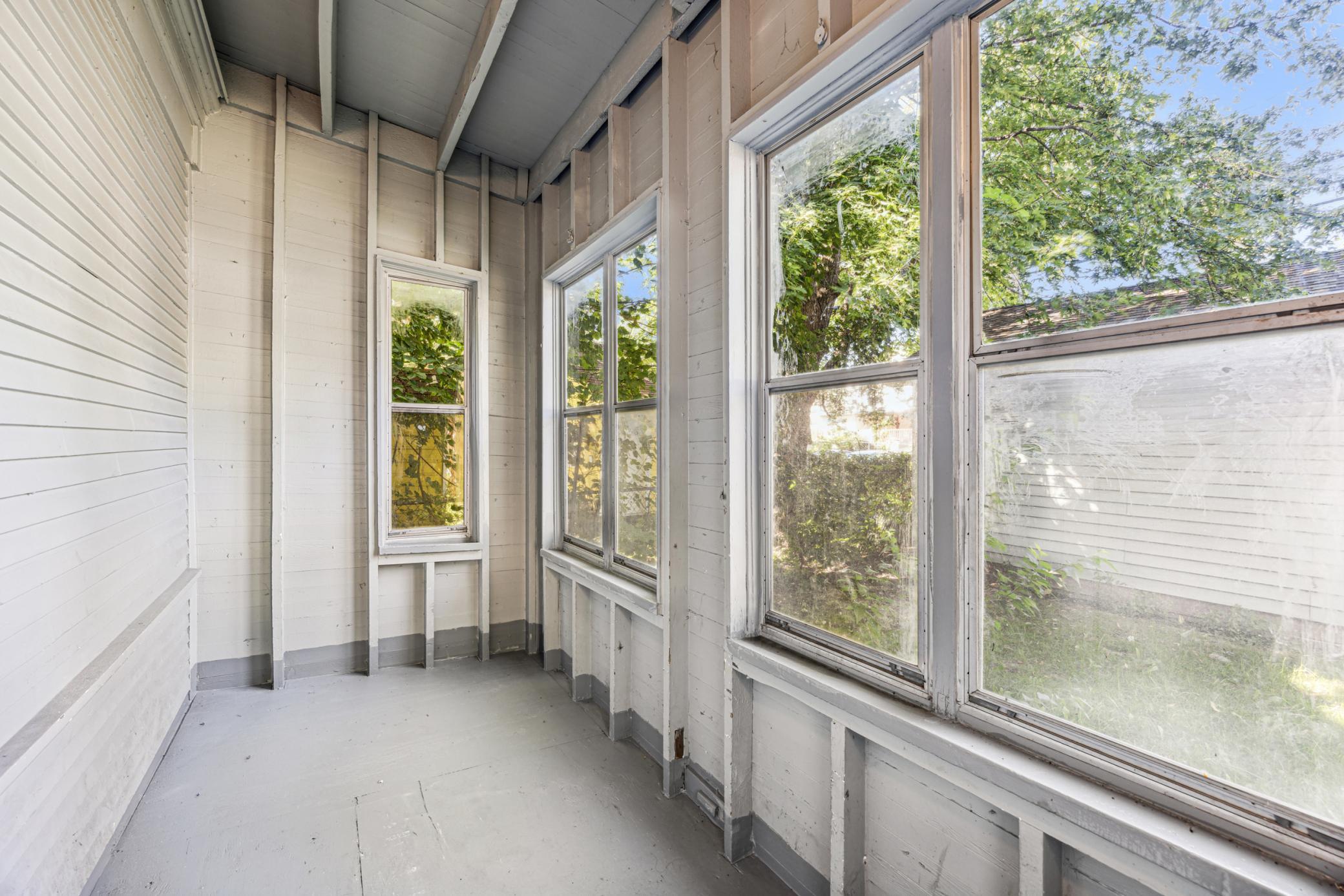 2827 Lyndale Avenue N