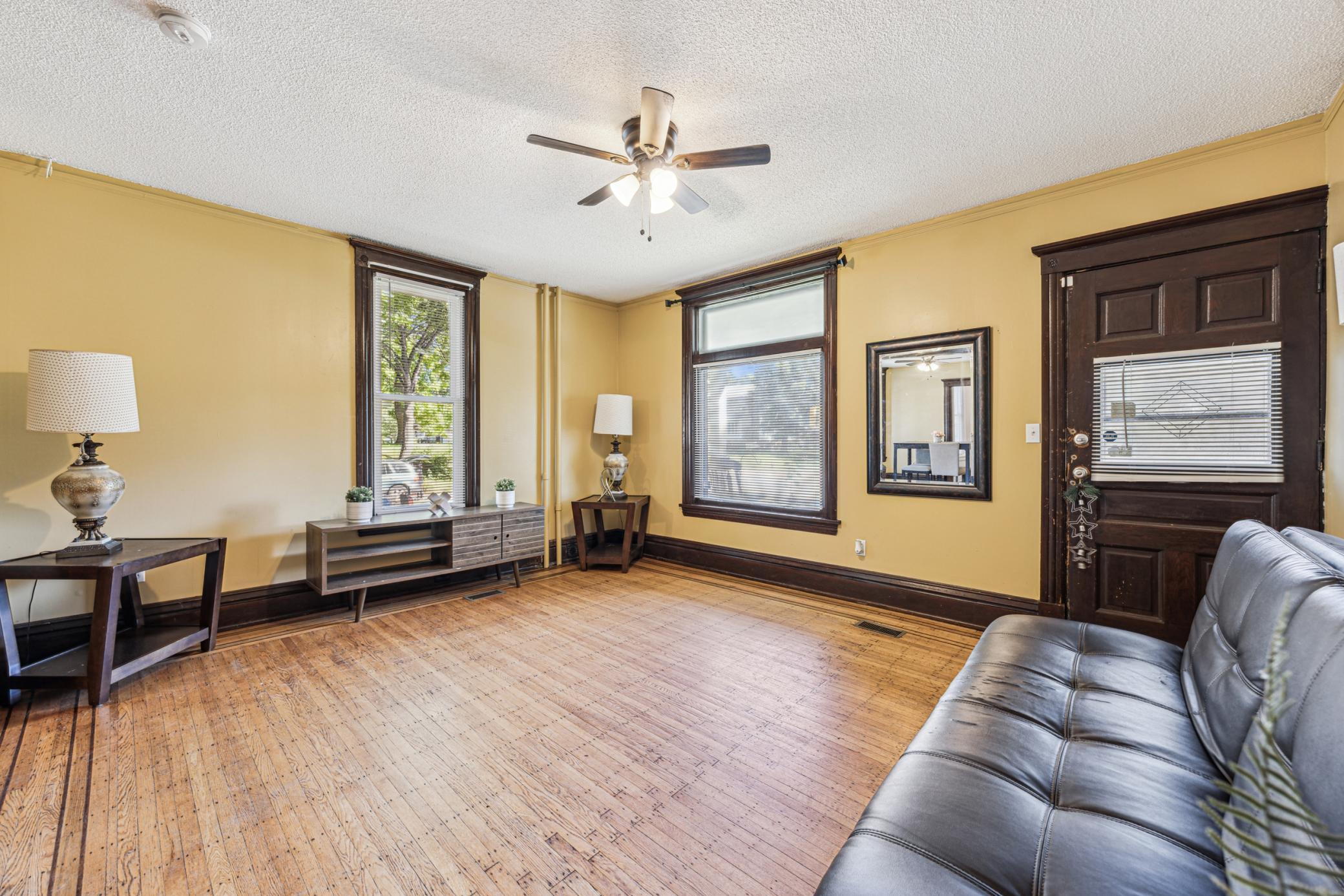 2827 Lyndale Avenue N