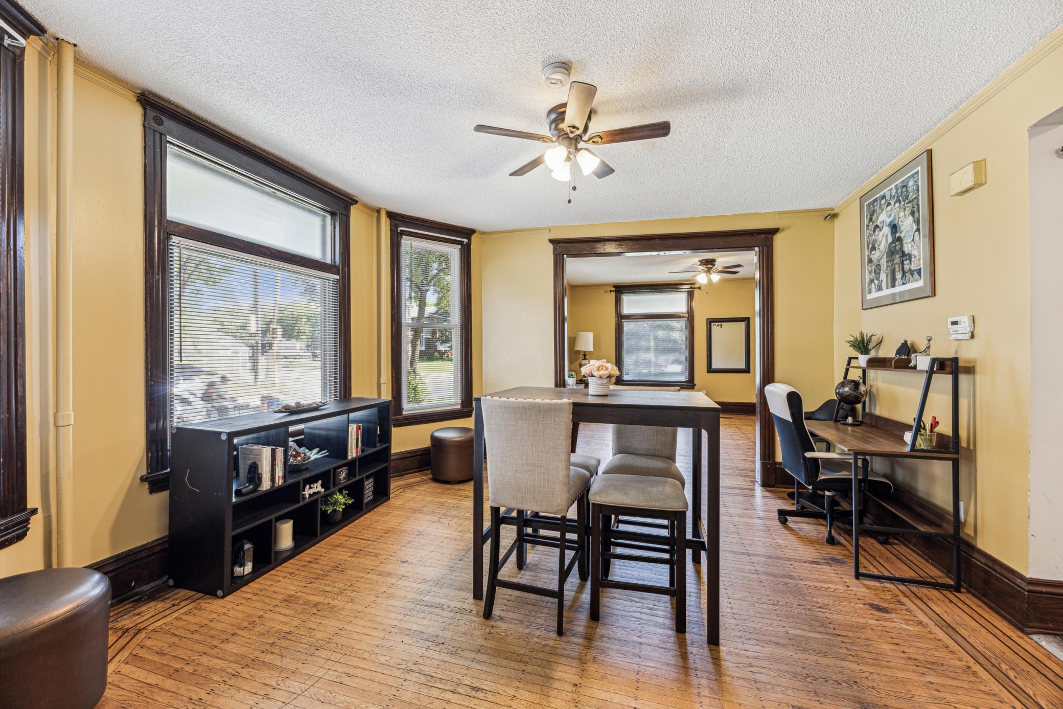 2827 Lyndale Avenue N