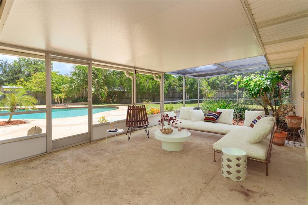 8558 CLOVER COURT