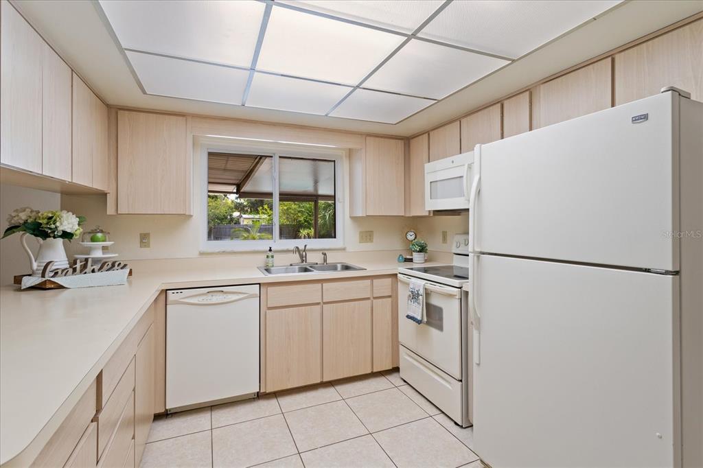 8558 CLOVER COURT