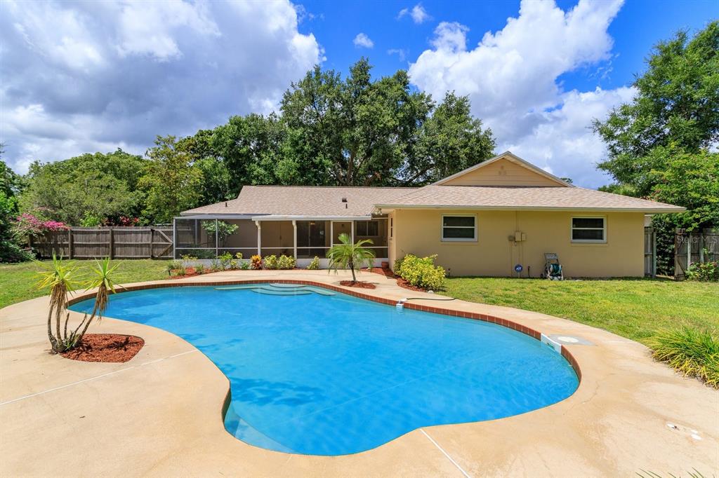 8558 CLOVER COURT