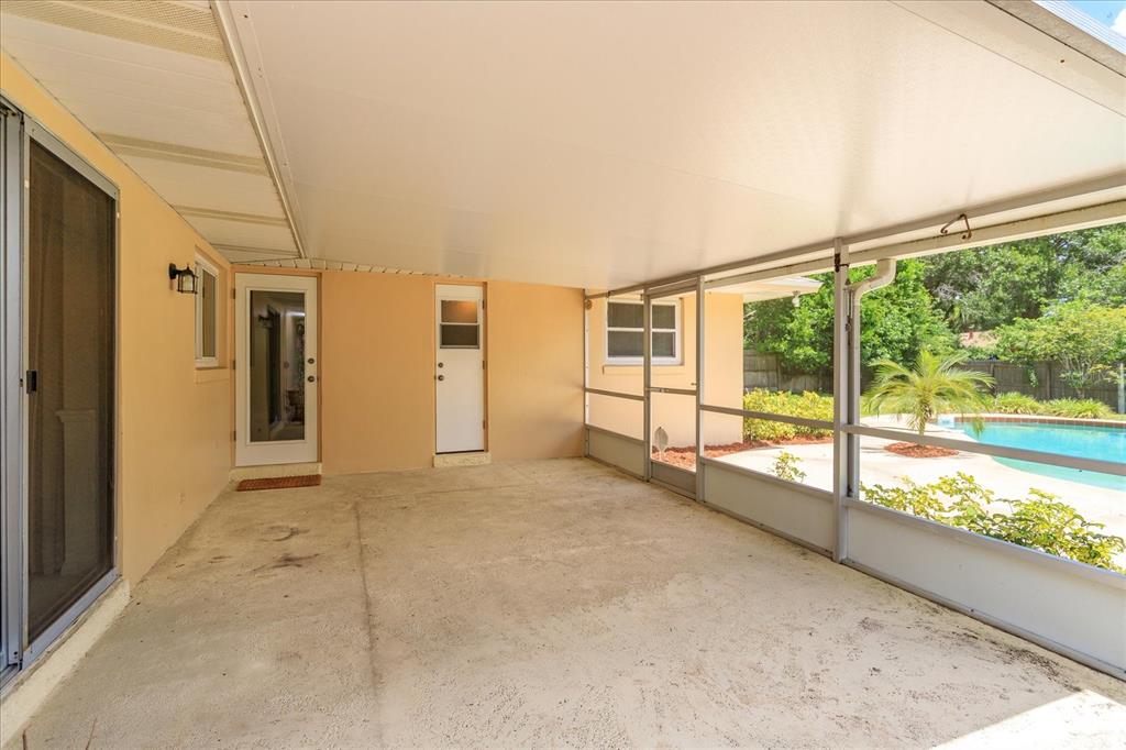 8558 CLOVER COURT