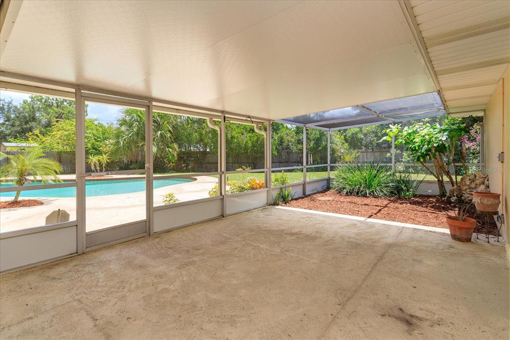 8558 CLOVER COURT