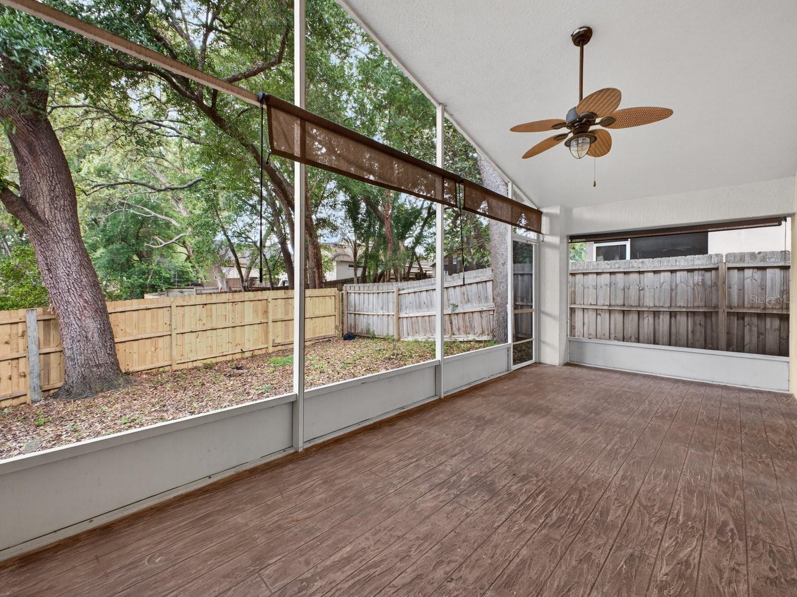 1008 ROYAL OAKS DR