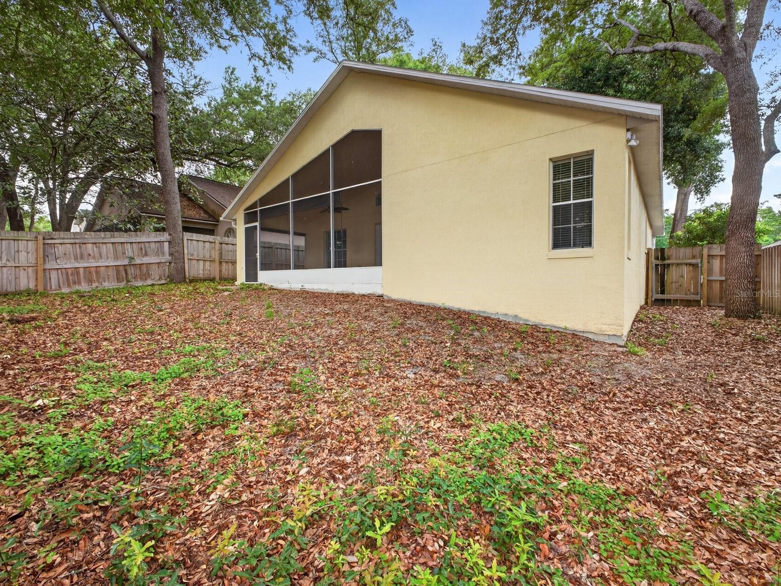 1008 ROYAL OAKS DR