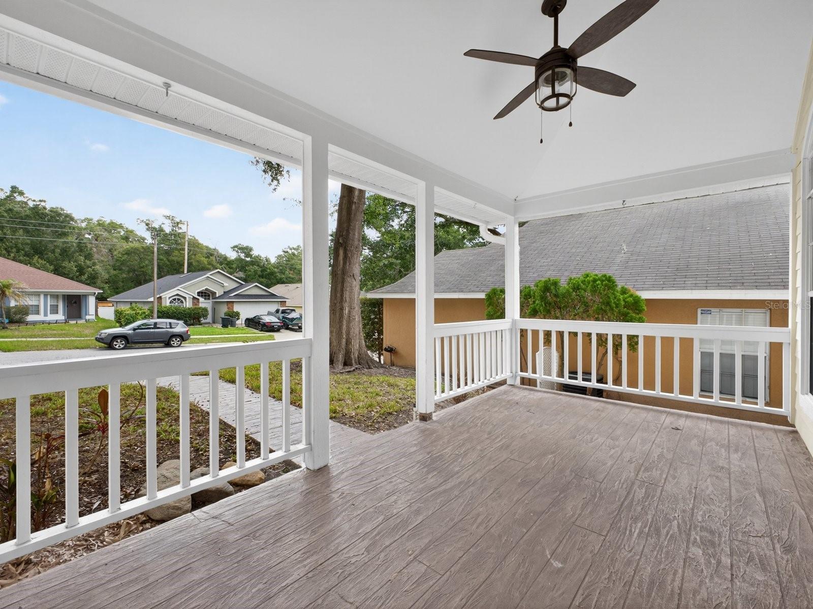 1008 ROYAL OAKS DR