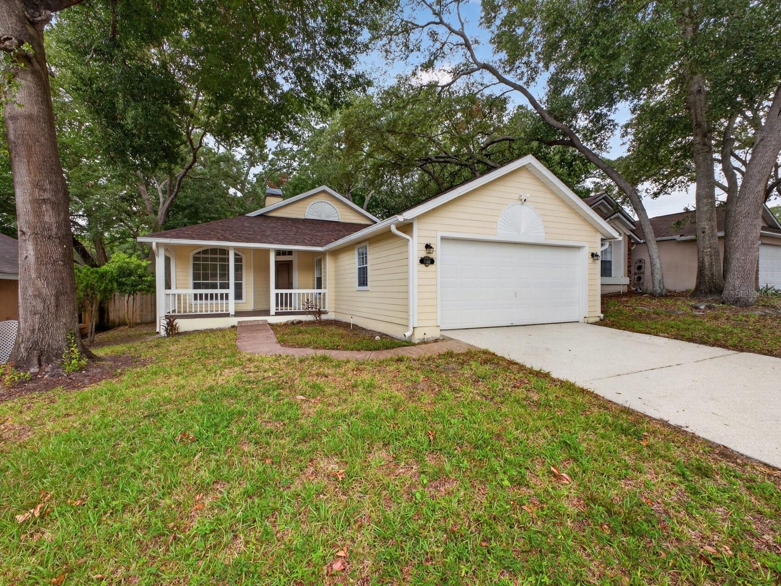 1008 ROYAL OAKS DR