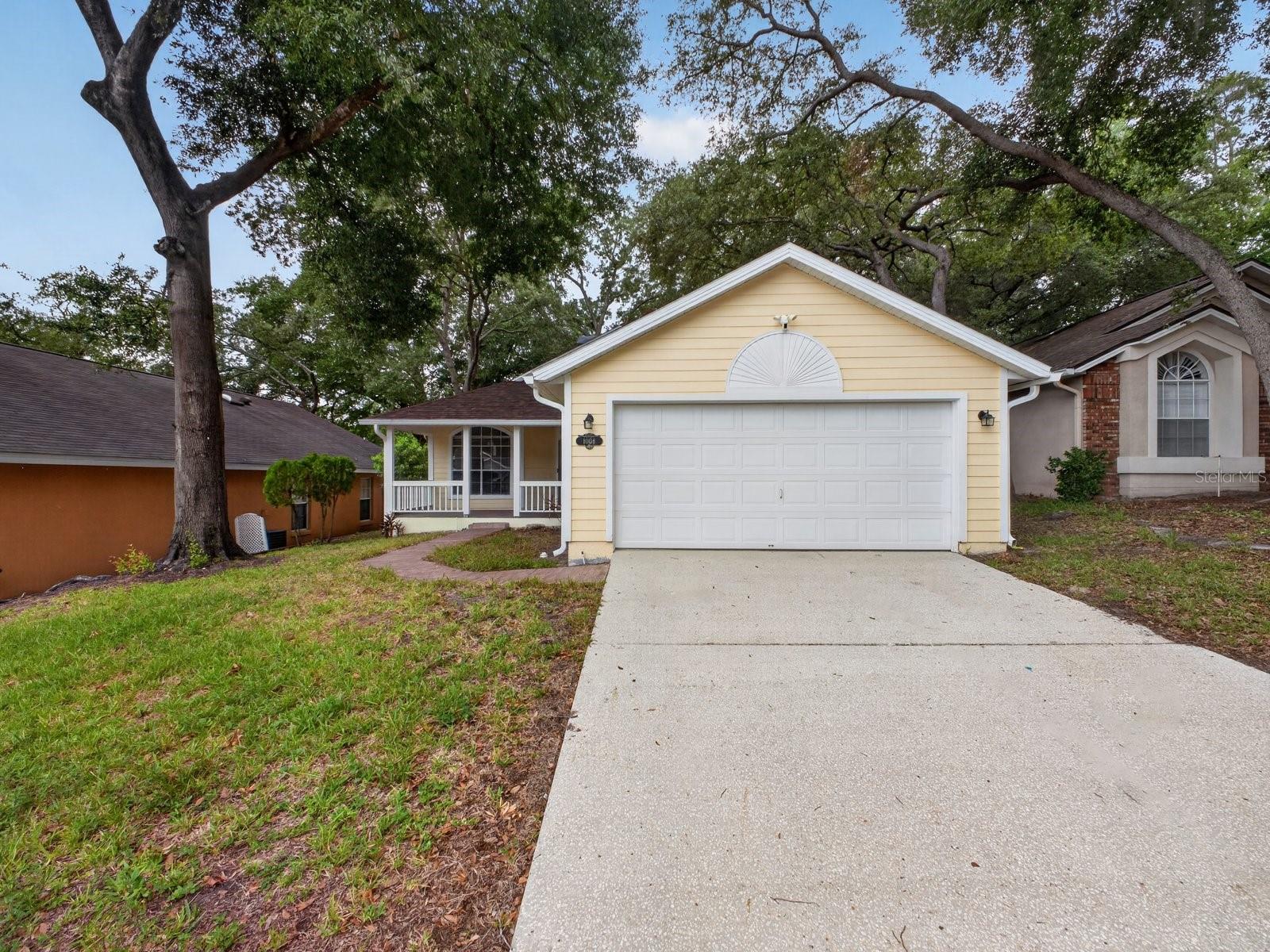1008 ROYAL OAKS DR