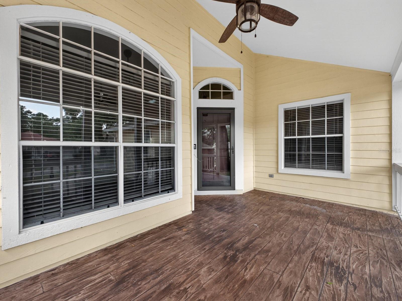 1008 ROYAL OAKS DR